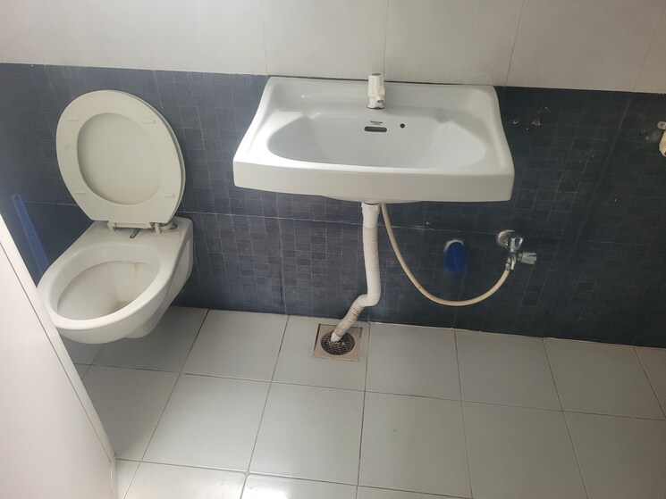 Bathroom, bhosle-paradise 2 Bedroom 950 Sq.Ft. Apartment In Bhosale Nagar Pune 8924422