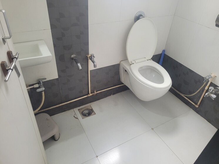 Attached Bathroom, bhosle-paradise 2 Bedroom 950 Sq.Ft. Apartment In Bhosale Nagar Pune 8924422