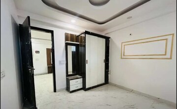 Room in 2 BHK Builder Floor at Sector 135 – for Sale