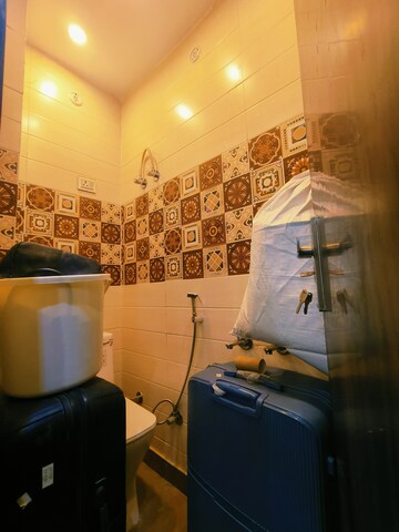 Attached Bathroom in 2 BHK Builder Floor at Dwarka Mor – for Rent