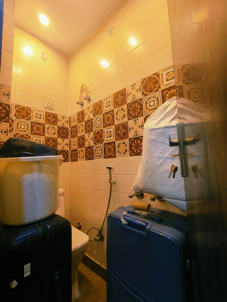 Attached Bathroom, dwarka mor 2 Bedroom 450 Sq.Ft. Builder Floor In Dwarka Mor Delhi 8924425