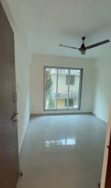 Room in 2 BHK Apartment at Estquire Paradise, Nalasopara West – for Sale