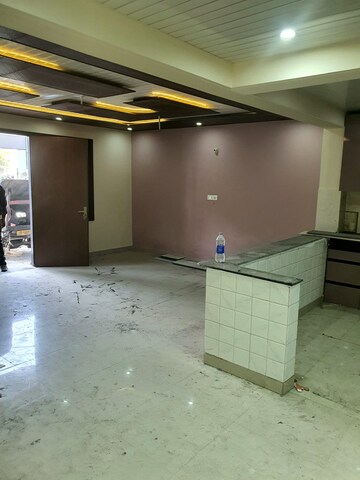 Room in 6 BHK Independent House at Sector 55 – for Rent