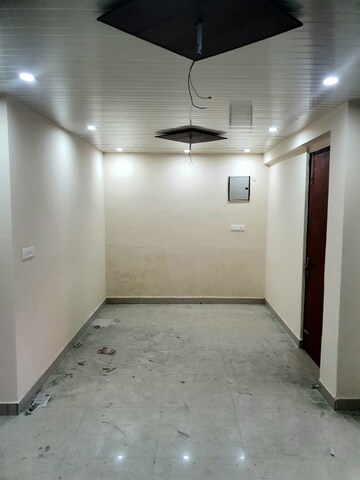 Room in 6 BHK Independent House at Sector 55 – for Rent