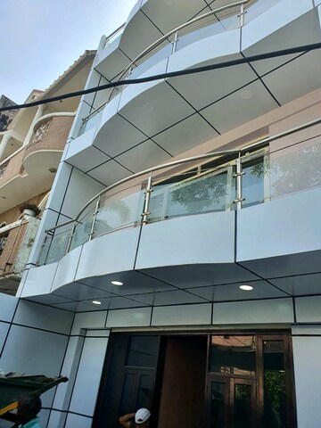 Staircase in 6 BHK Independent House at Sector 55 – for Rent
