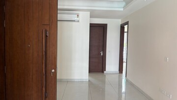 Building Lobby in 3 BHK Builder Floor at DLF Alameda, Sector 73 – for Rent