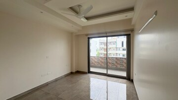 Room in 3 BHK Builder Floor at DLF Alameda, Sector 73 – for Rent