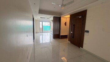 Building Lobby in 3 BHK Builder Floor at DLF Alameda, Sector 73 – for Rent