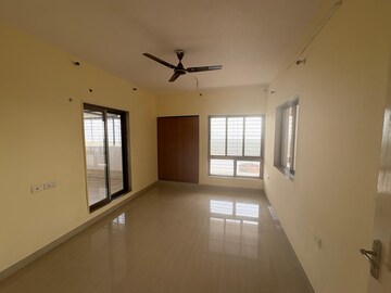 Room in 3.5 BHK Apartment at NRI Complex Phase 2, Seawoods – for Rent