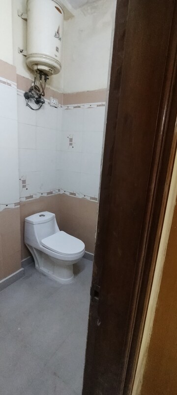 Furnished Amenities in 3 BHK Builder Floor at RWA Apartments Sector 19, Sector 19 – for Rent
