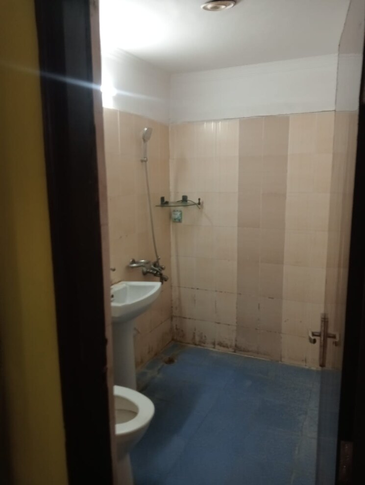 Bathroom, nyay khand 2 Bedroom 1000 Sq.Ft. Apartment In Nyay Khand Ghaziabad 8924482