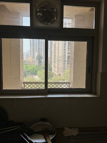Room in 2 BHK Apartment at Hiranandani Estate, Hiranandani Estate – for Rent