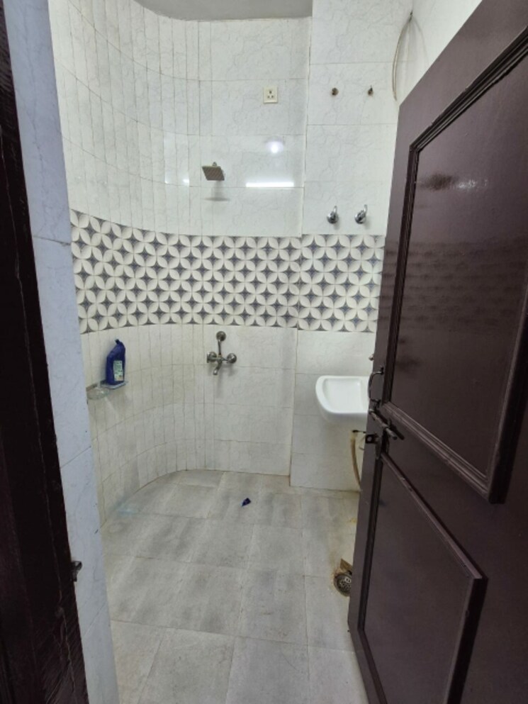 Bathroom, sector 16 3 Bedroom 1620 Sq.Ft. Builder Floor In Sector 16 Faridabad 8924503