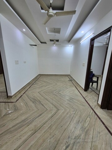 Room in 3 BHK Builder Floor at Sector 16 – for Rent