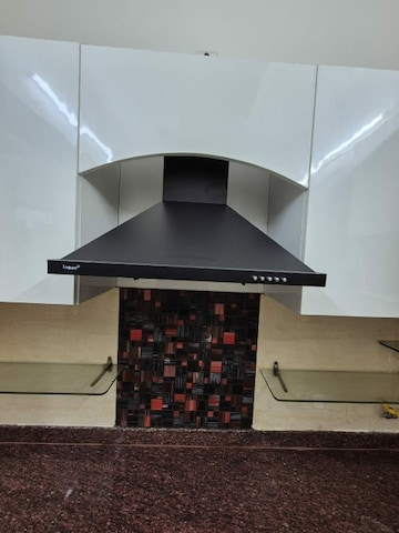 Furnished Amenities in 3 BHK Builder Floor at Sector 16 – for Rent