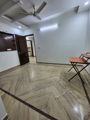 Bedroom in 3 BHK Builder Floor at Sector 16 – for Rent