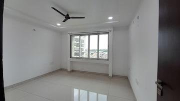 Room in 3 BHK Apartment at Vip Road – for Rent