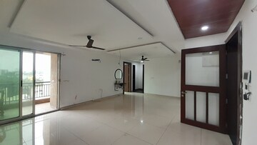 Room in 3 BHK Apartment at Vip Road – for Rent
