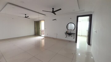 Room in 3 BHK Apartment at Vip Road – for Rent