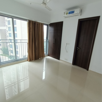 Room in 3 BHK Apartment at Kalpataru Immensa, Kolshet Industrial Area – for Rent