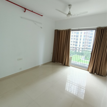 Room in 3 BHK Apartment at Kalpataru Immensa, Kolshet Industrial Area – for Rent