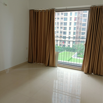 Room in 3 BHK Apartment at Kalpataru Immensa, Kolshet Industrial Area – for Rent