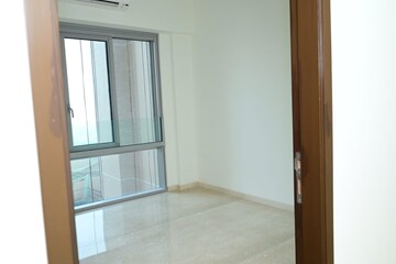 Room in 3 BHK Apartment at Piramal Aranya Arav, Byculla – for Rent