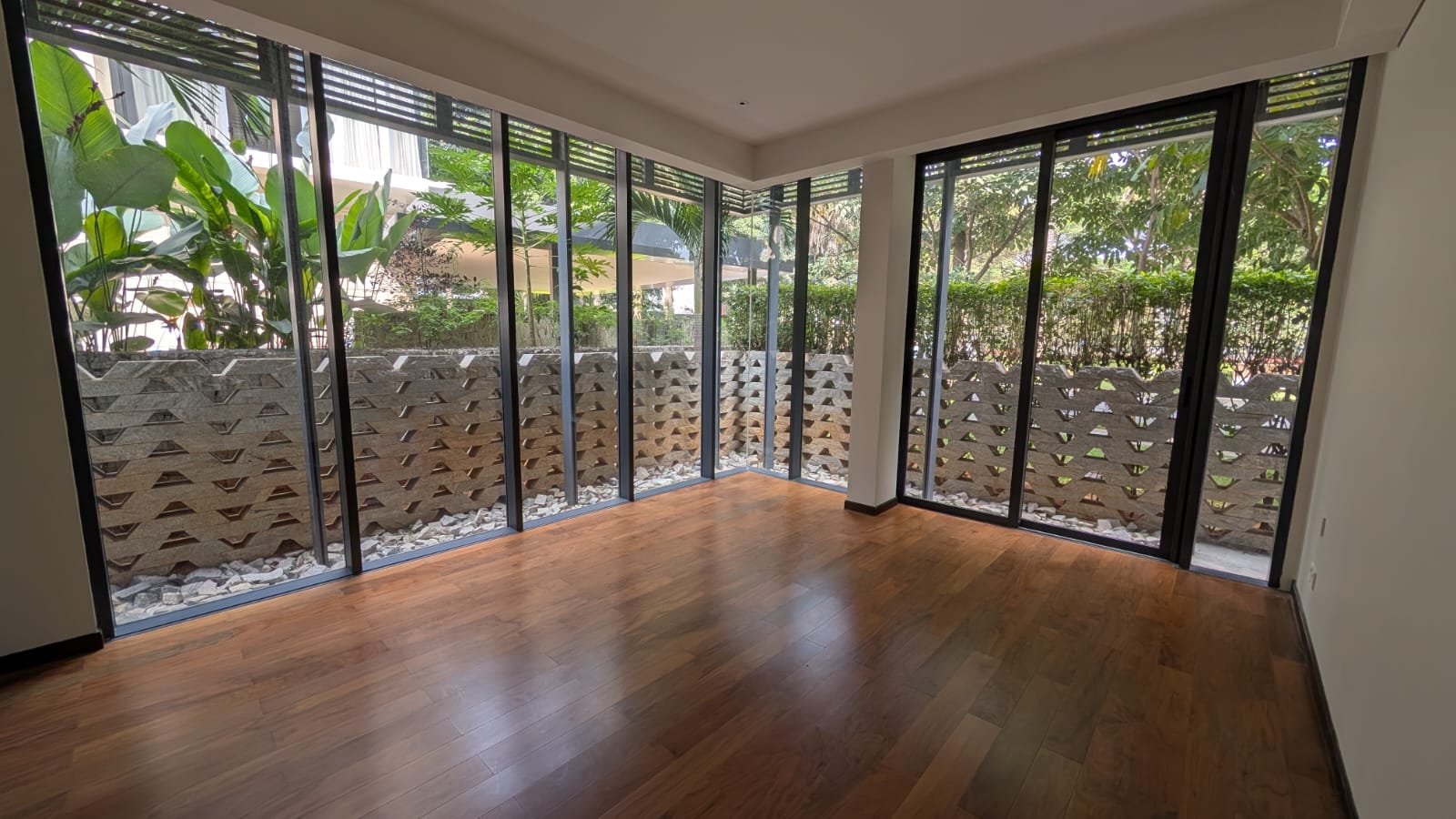 5 BHK 5900 Sq.Ft. Villa in Embassy Boulevard