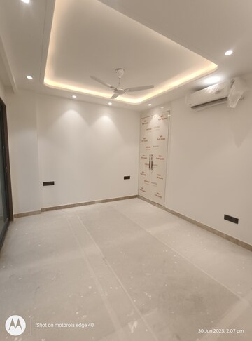 Bedroom in 4 BHK Builder Floor at Green Park – for Sale