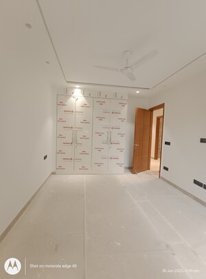 Bedroom in 4 BHK Builder Floor at Green Park – for Sale