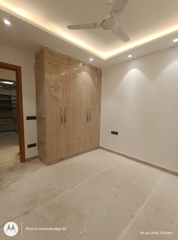 Bedroom in 4 BHK Builder Floor at Green Park – for Sale