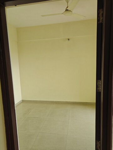Room in 2.5 BHK Apartment at Dheeraj Jade Residences, Wagholi – for Rent