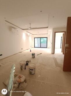 4 BHK + Pooja Room,Servant Room,Study Room,Extra Room Builder Floor For Sale in Green Park