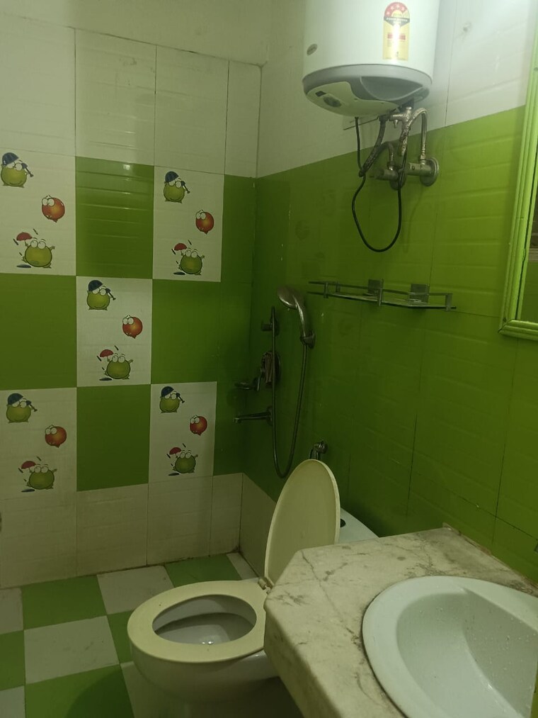 Bathroom, unitech-arcadia 2 Bedroom 180 Sq.Yd. Builder Floor In South City 2 Gurgaon 8924578