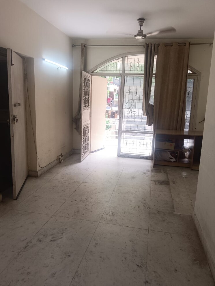 Room, unitech-arcadia 2 Bedroom 180 Sq.Yd. Builder Floor In South City 2 Gurgaon 8924578