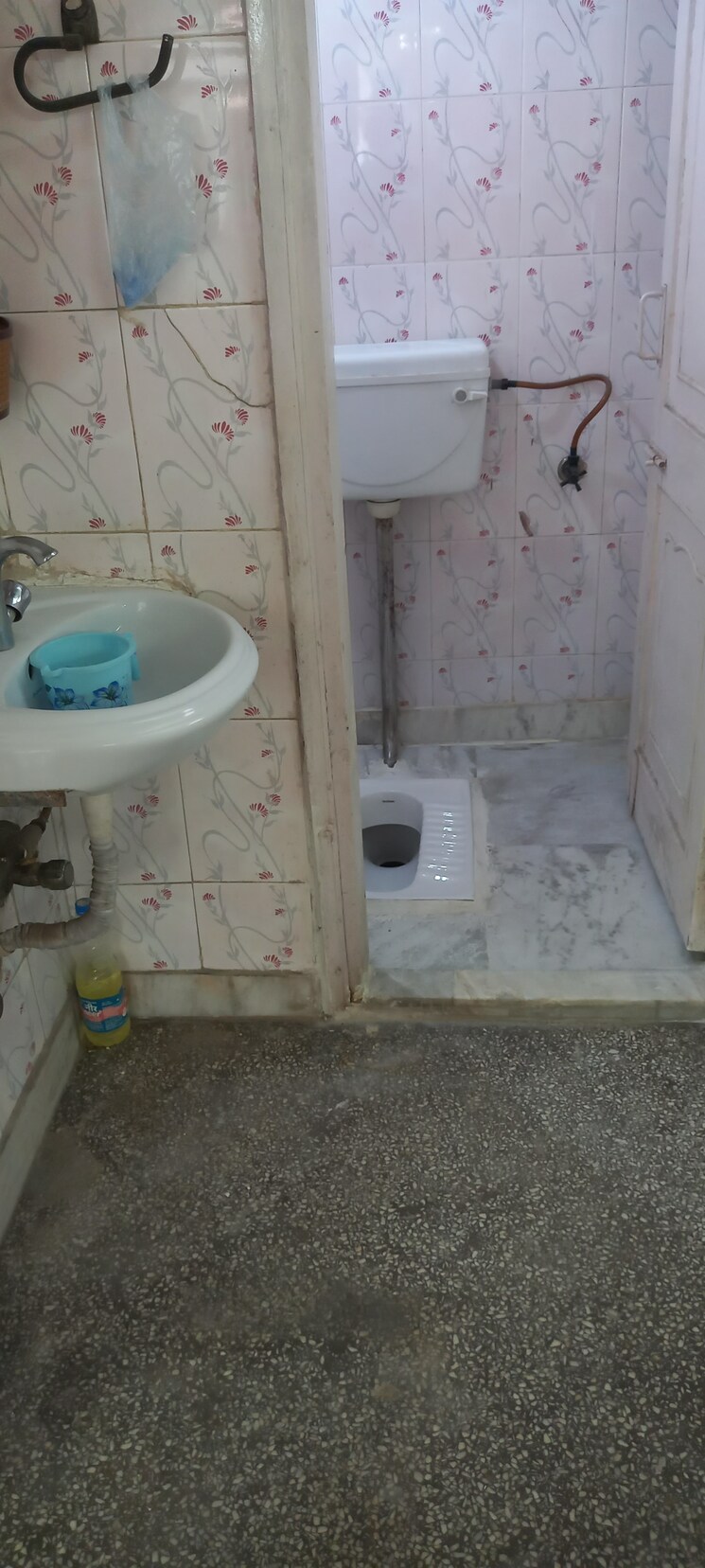 Bathroom, ip extension 2 Bedroom 900 Sq.Ft. Apartment In Ip Extension Delhi 8924555