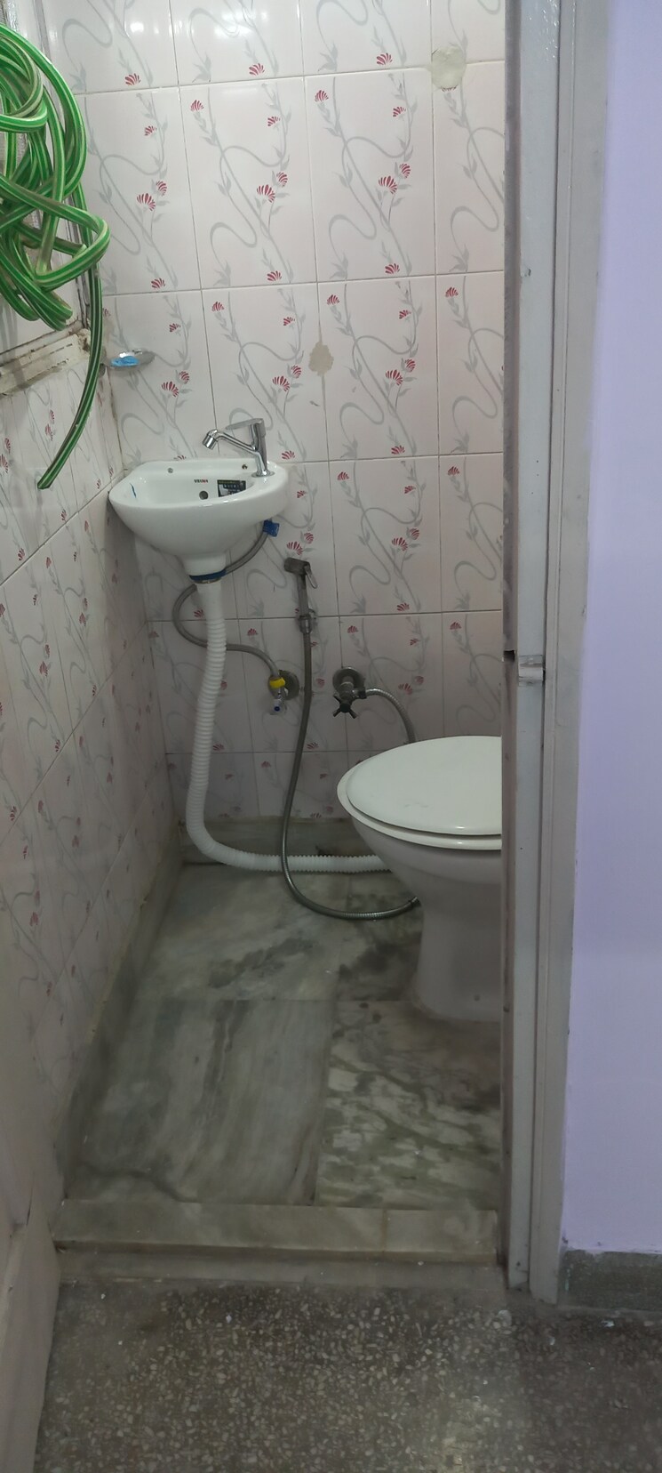Attached Bathroom, ip extension 2 Bedroom 900 Sq.Ft. Apartment In Ip Extension Delhi 8924555