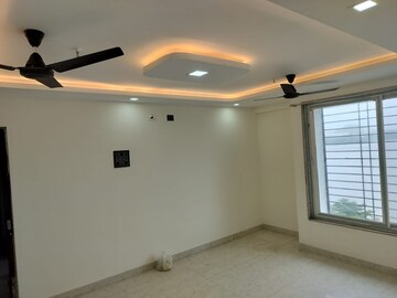 Room in 2 BHK Apartment at Nahar Cayenne, Powai – for Rent