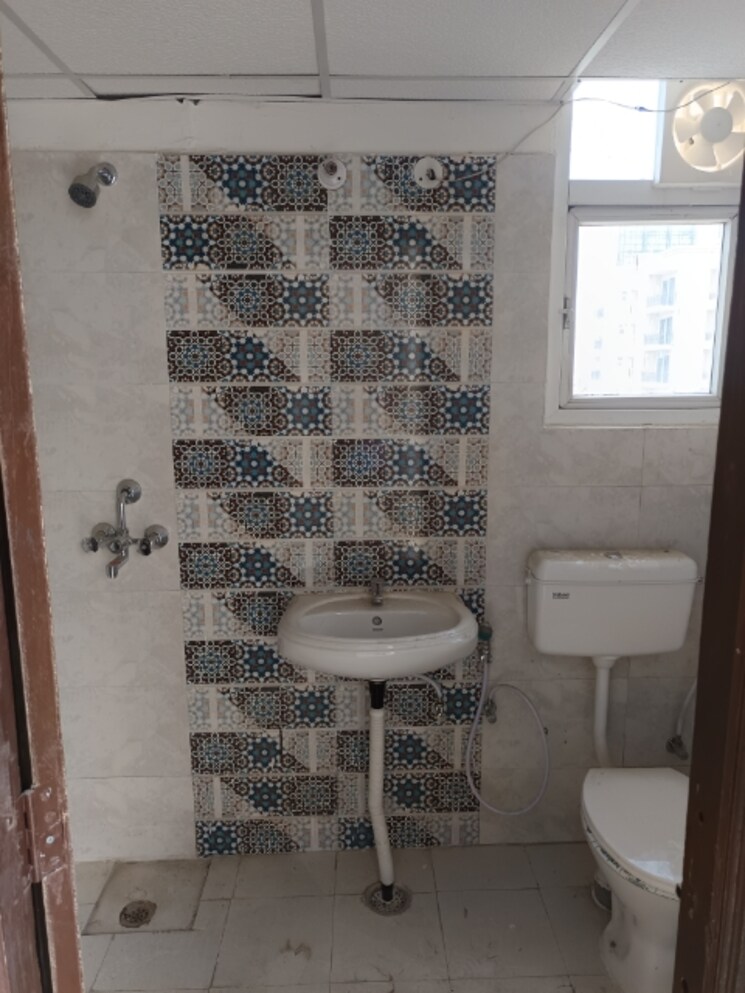 Bathroom, signature-global-proxima 2 Bedroom 685 Sq.Ft. Apartment In Sector 89 Gurgaon 8924638