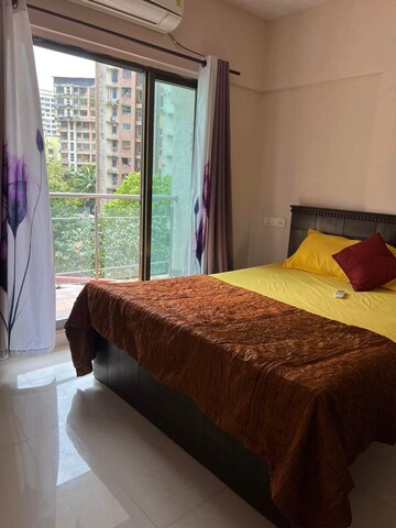 Bedroom in 2 BHK Apartment at Swapnalok Towers, Malad East – for Rent