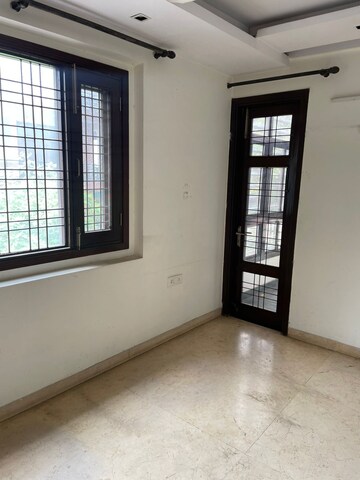Room in 3 BHK Builder Floor at Chittaranjan Park – for Rent