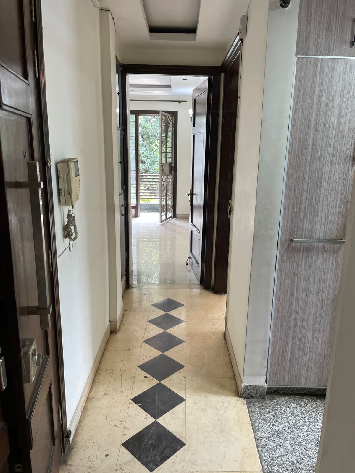 3 BHK + Servant Room Builder Floor For Rent in Chittaranjan Park