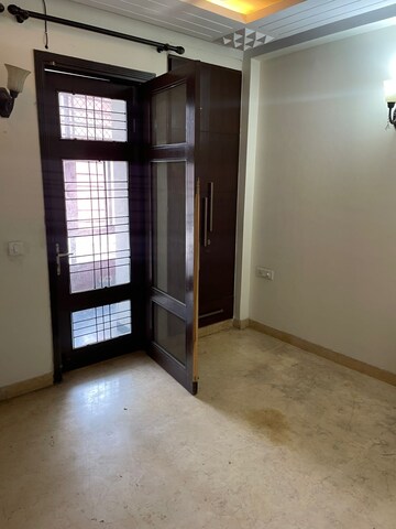 Room in 3 BHK Builder Floor at Chittaranjan Park – for Rent