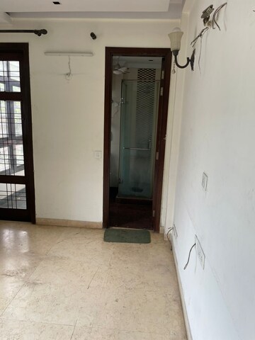 Room in 3 BHK Builder Floor at Chittaranjan Park – for Rent