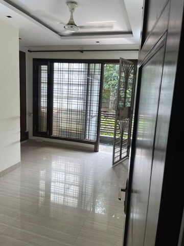 Room in 3 BHK Builder Floor at Chittaranjan Park – for Rent