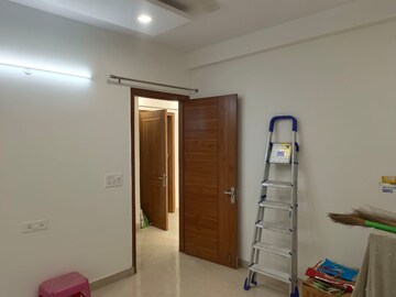 Building Lobby in 3 BHK Builder Floor at Green Fields Colony – for Rent