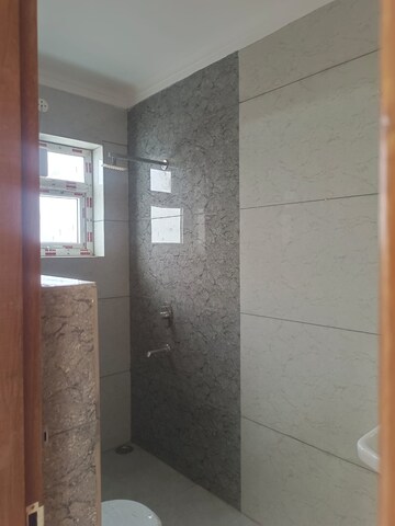 Attached Bathroom in 3 BHK Builder Floor at Green Fields Colony – for Rent