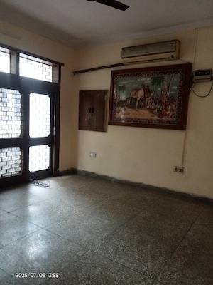 6 BHK Independent House For Sale in Krishna Nagar