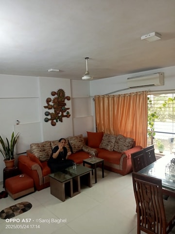Living Room in 2 BHK Builder Floor at Vile Parle West – for Rent