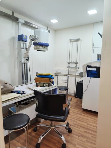 Master Bedroom in 2 BHK Builder Floor at Vile Parle West – for Rent